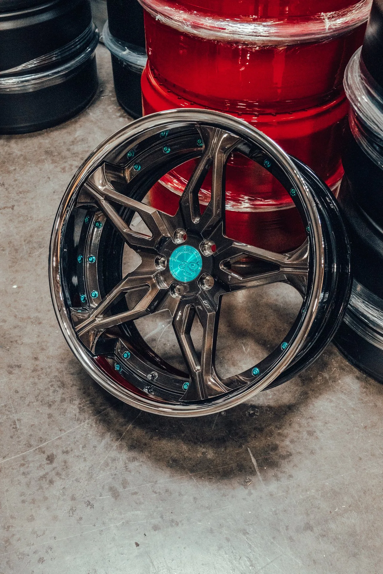 Heritage Line F464 — Brushed Grigio, Chrome Lip, Teal Hardware