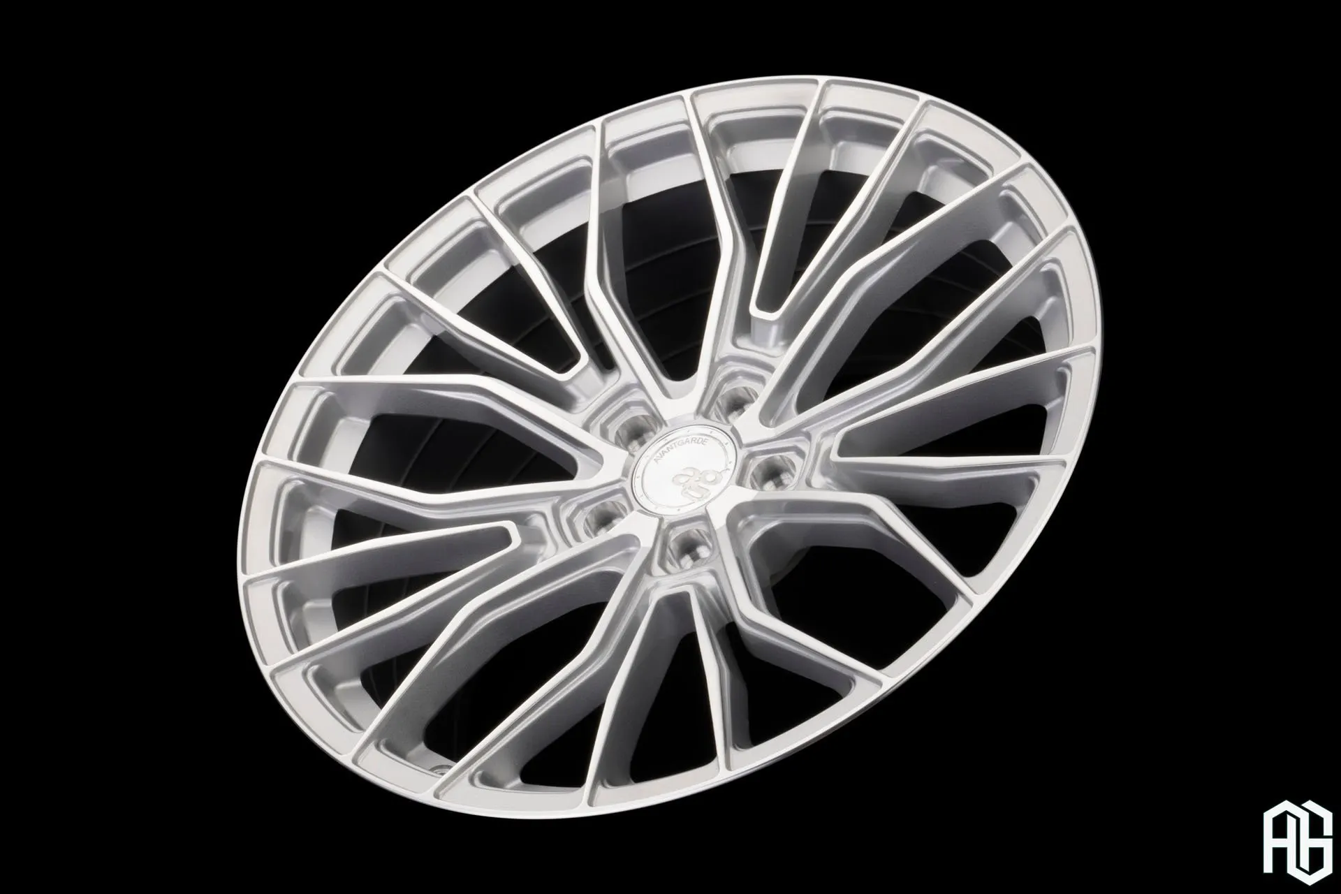 Avant Garde M570R, A New Release, image 2