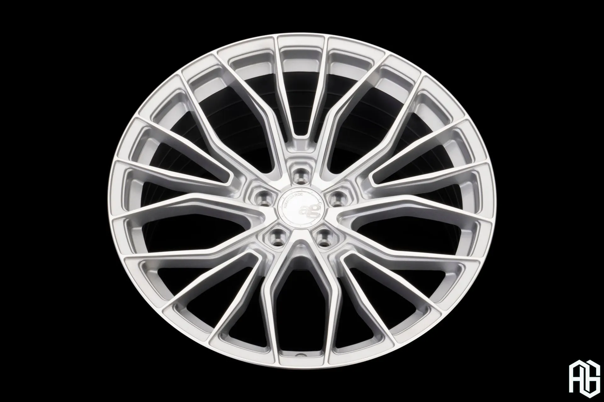 Avant Garde M570R, A New Release, image 3