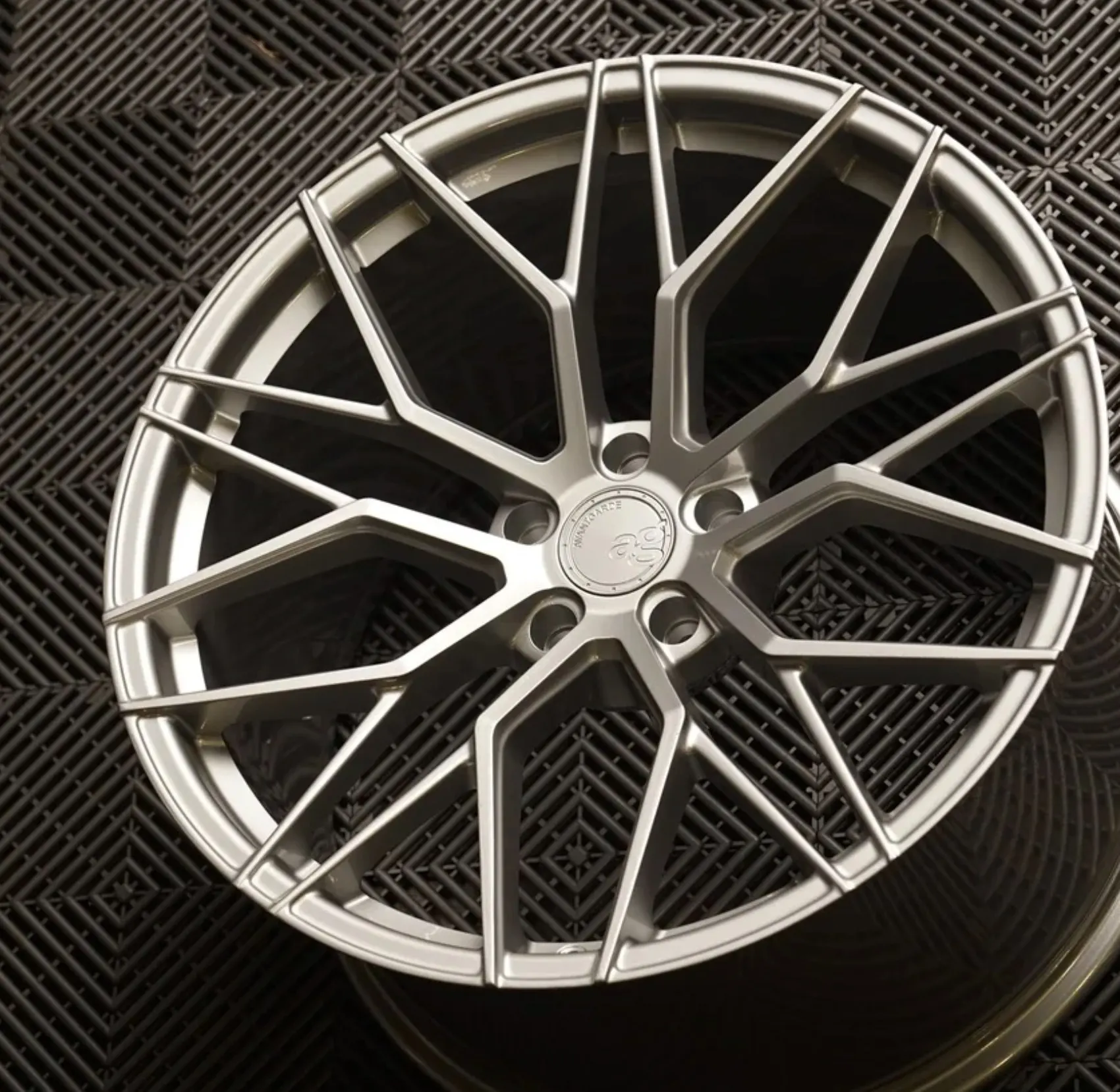 SR Series — Performance Forged